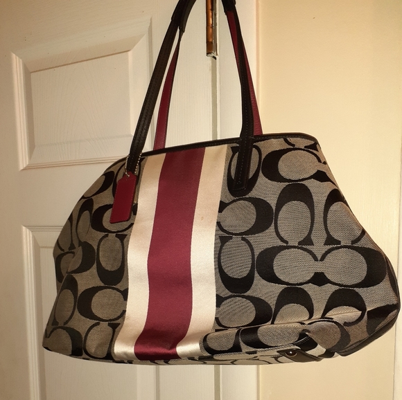 Coach purse - Picture 4 of 6